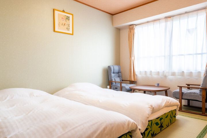 Room 18 of 114
