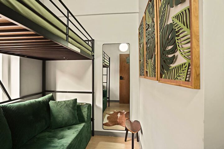 Room 22 of 35