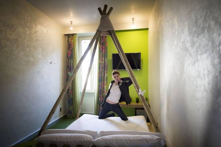Room 15 of 87