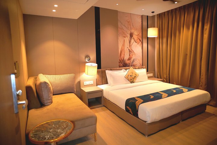 Room 13 of 30