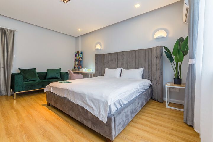 Room 5 of 28