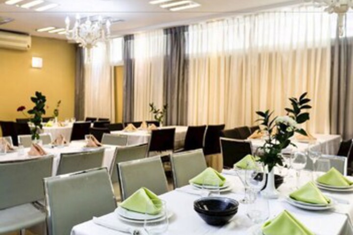 Dining 6 of 9