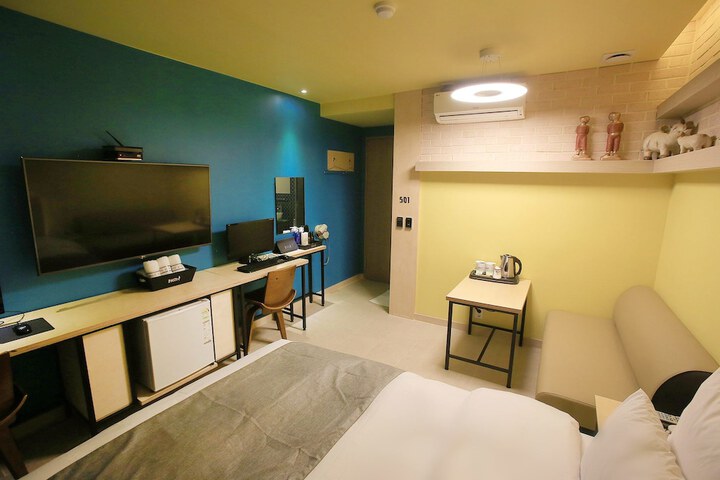 Room 53 of 91