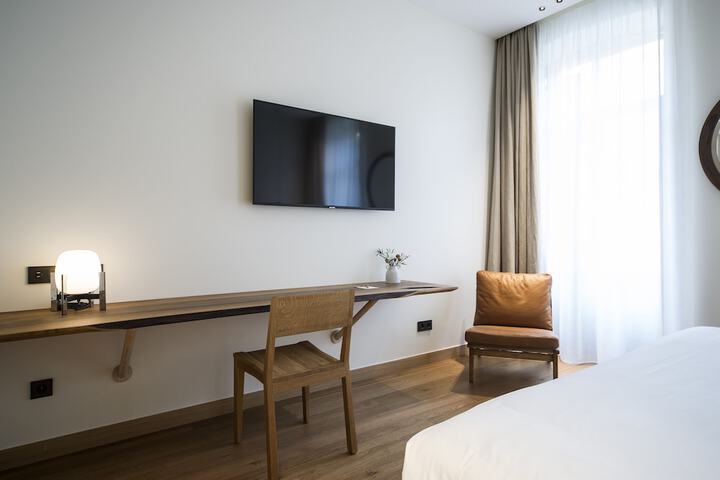 Room 34 of 90