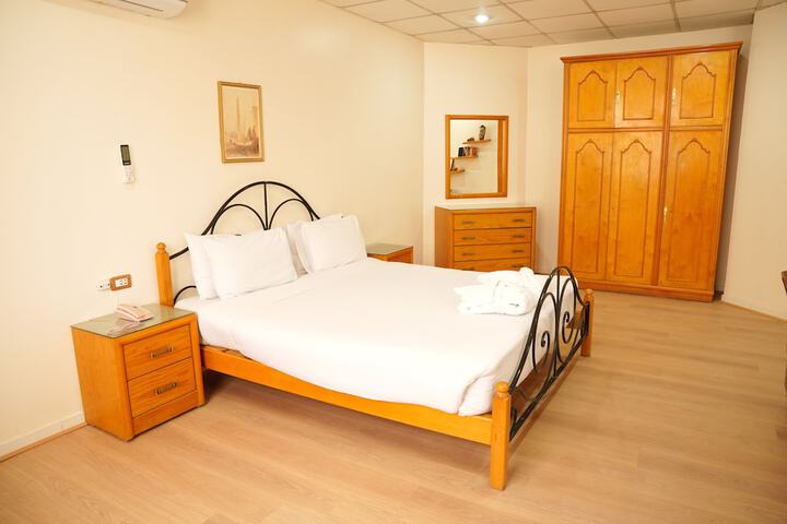 Room 53 of 120