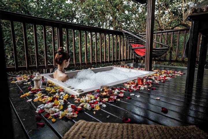 Hot Tub 28 of 70