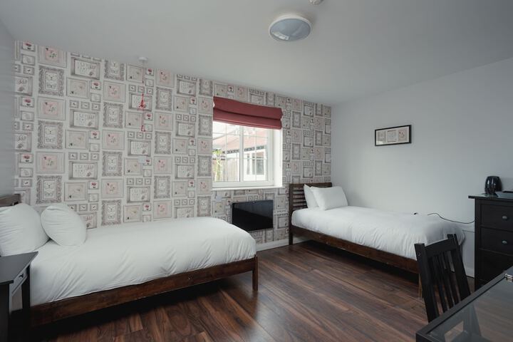 Room 13 of 23