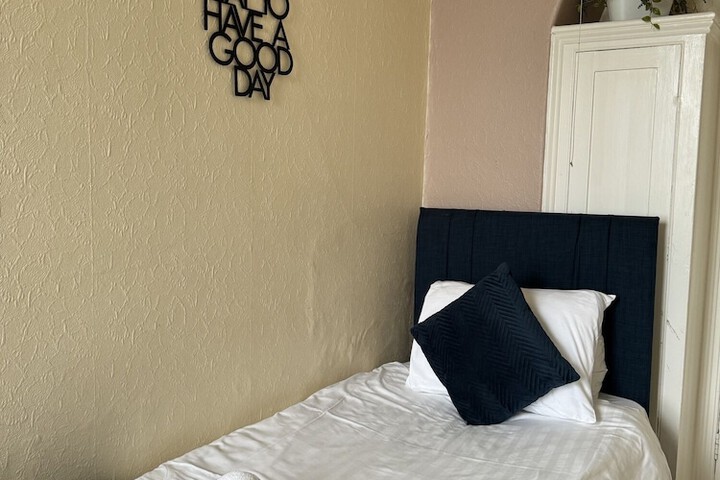 Room 11 of 28