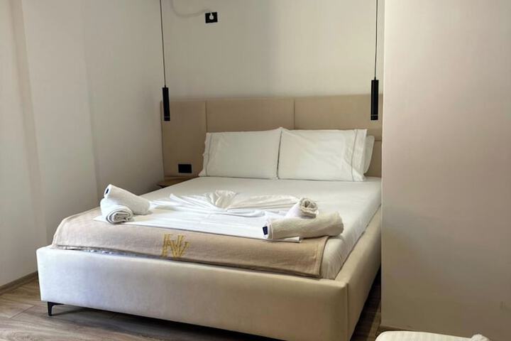 Room 27 of 68