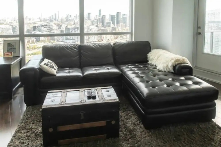 Modern 2 Bedroom Condo With CN Tower Views VR