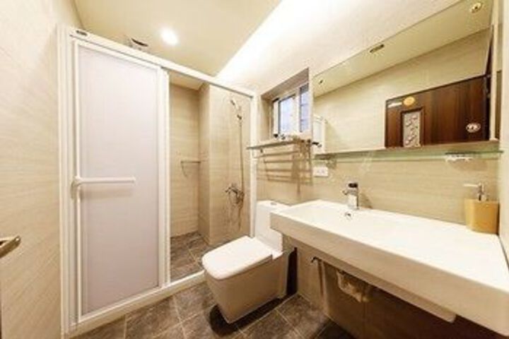 Room 2 of 25
