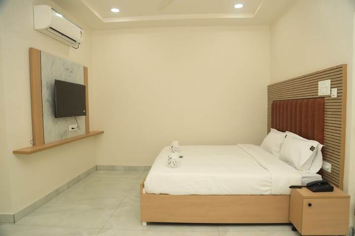 Room 11 of 34