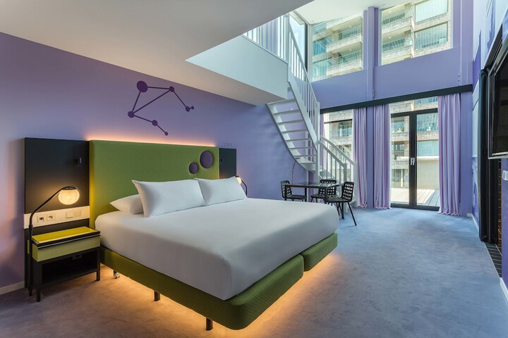 Room 42 of 77