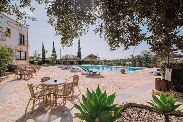 Pool Hotel