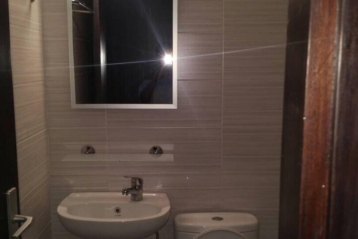 Room 8 of 16