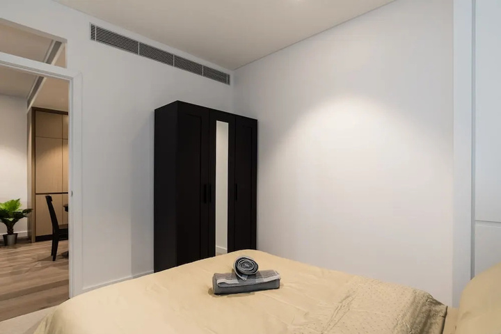 Room 5 of 16