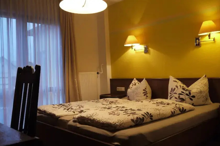 Room 5 of 15