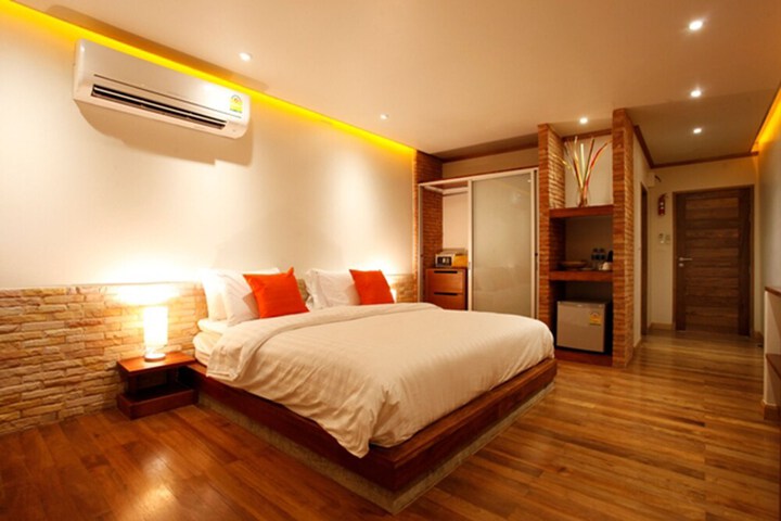 Room 6 of 55