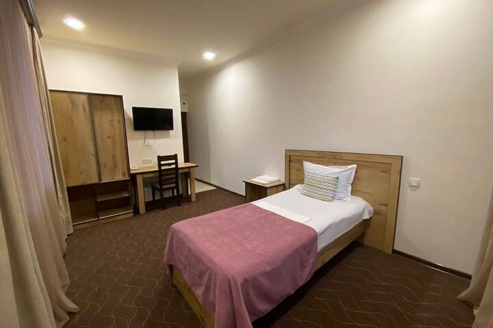 Room 17 of 34