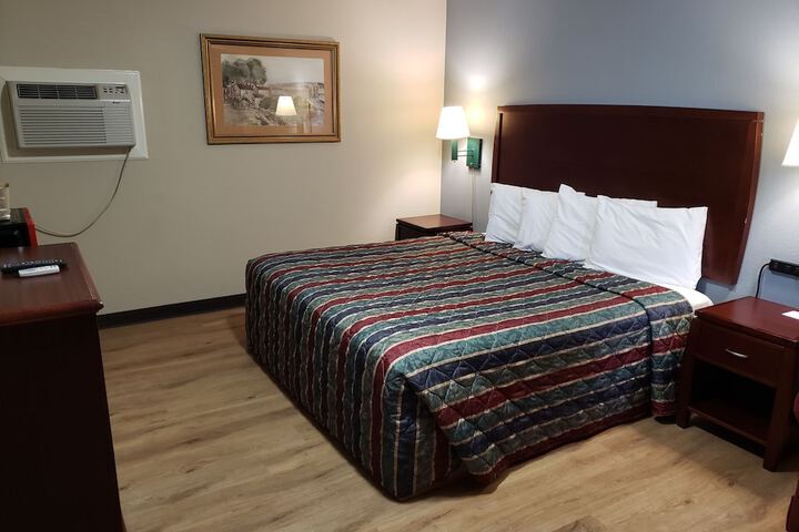 Standard | King Bed (4 of 14)