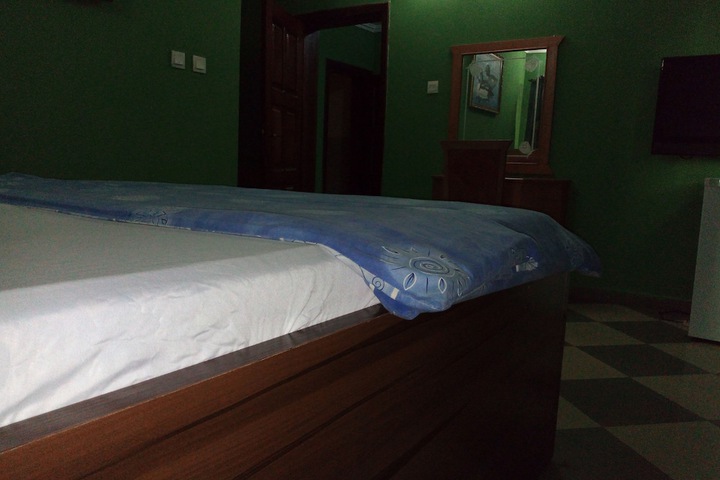 Room 18 of 34