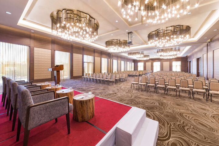Ballroom/Hall 88 of 118