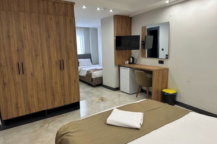 Room 15 of 33
