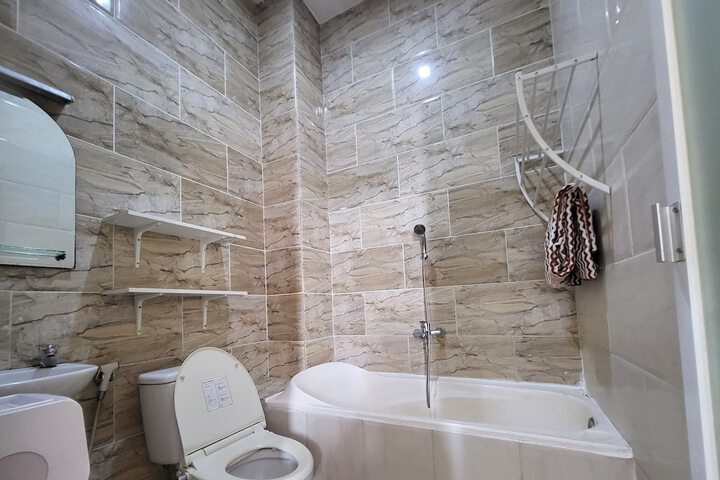 Room 9 of 12