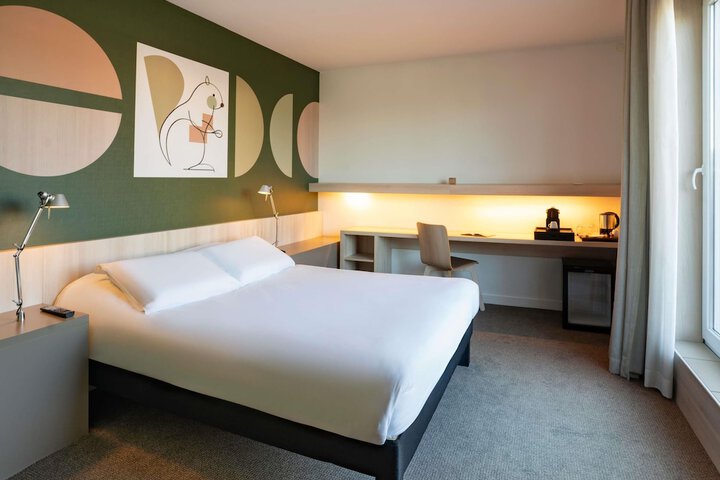 Room 13 of 51
