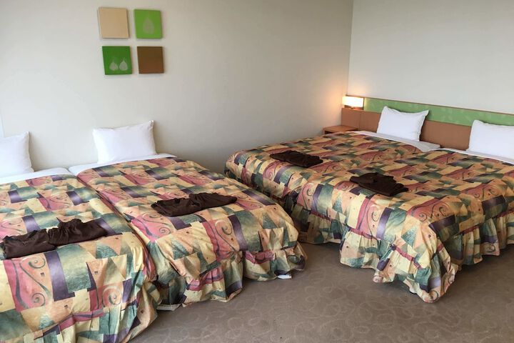 Room 18 of 100