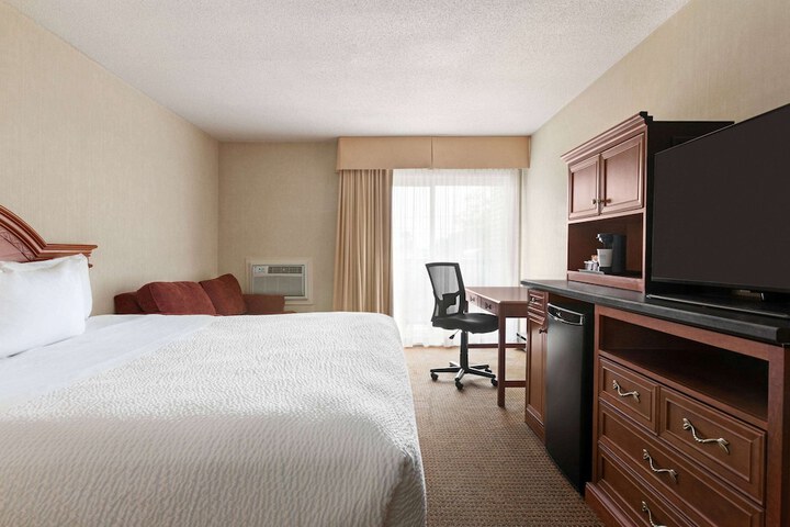 1 King Bed (1 of 7)
