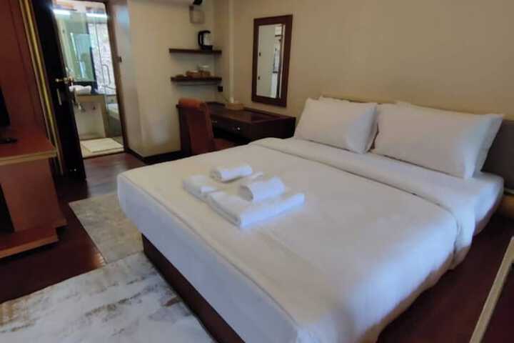 Room 2 of 32