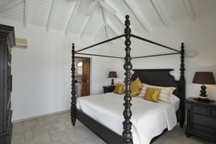 Room 13 of 21