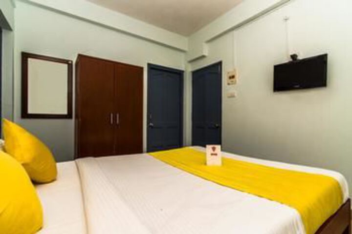 Room 11 of 18