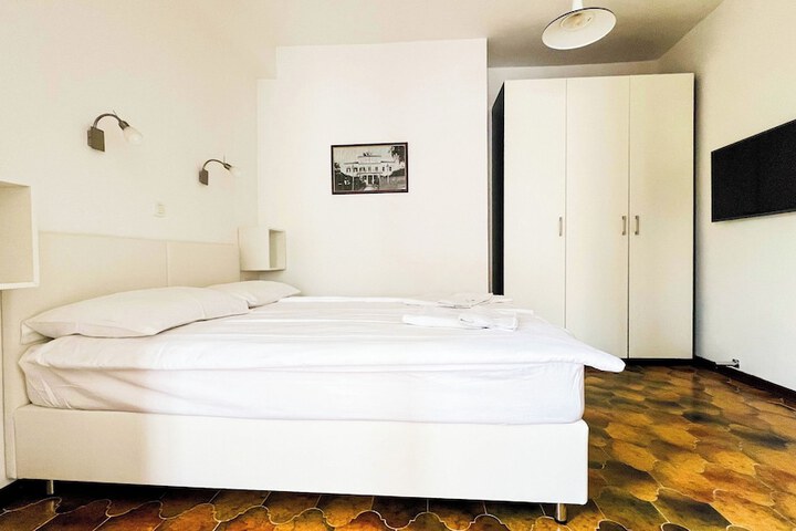 Room 18 of 68