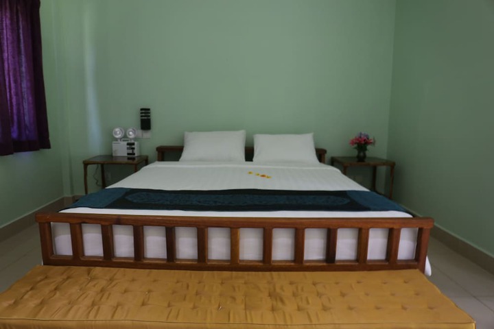 Room 13 of 35