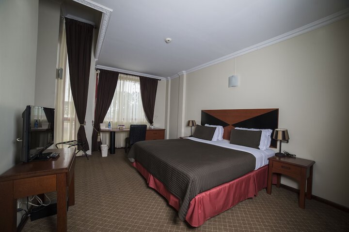 Room 2 of 40