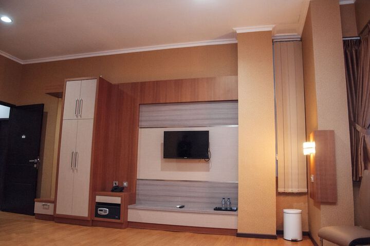 Room 5 of 43