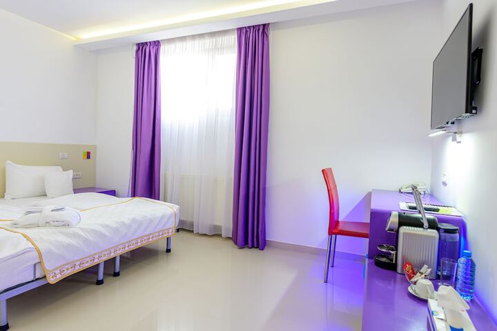 Room 6 of 47