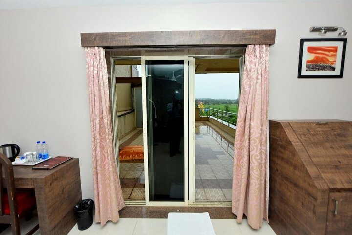 Room 12 of 73
