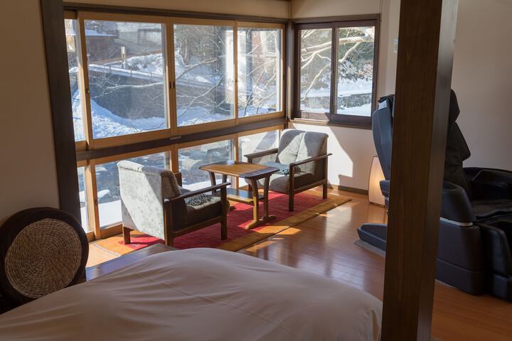 Room 15 of 90