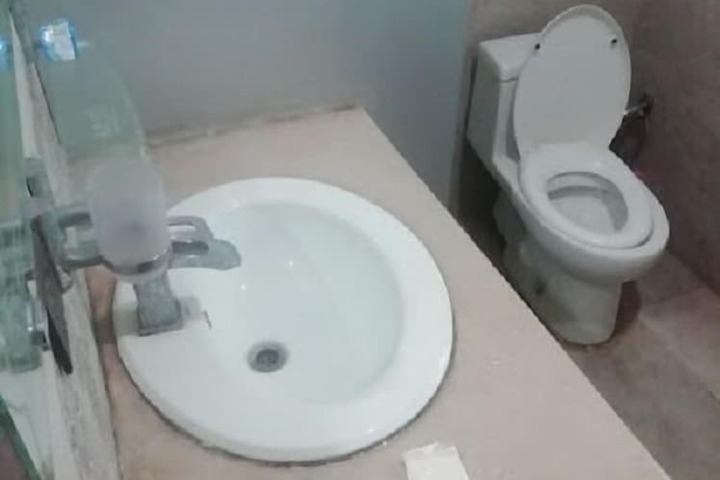 Room 5 of 8