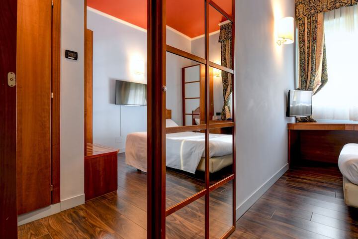 Room 7 of 43