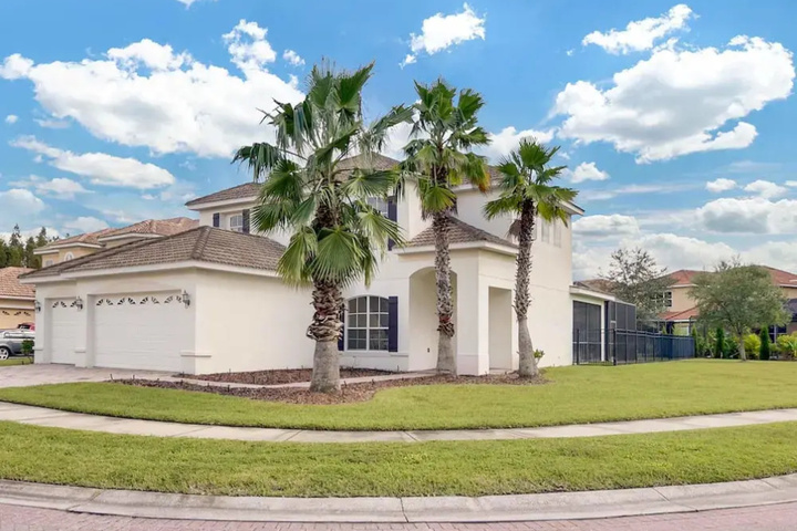 Exterior of Huge Luxury Executive Rental with Private Pool & Fenced-in Backyard