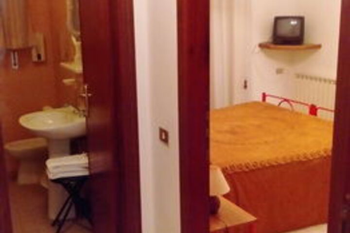Room 8 of 24