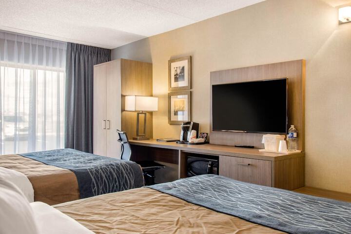 2 Queen Beds (8 of 9)