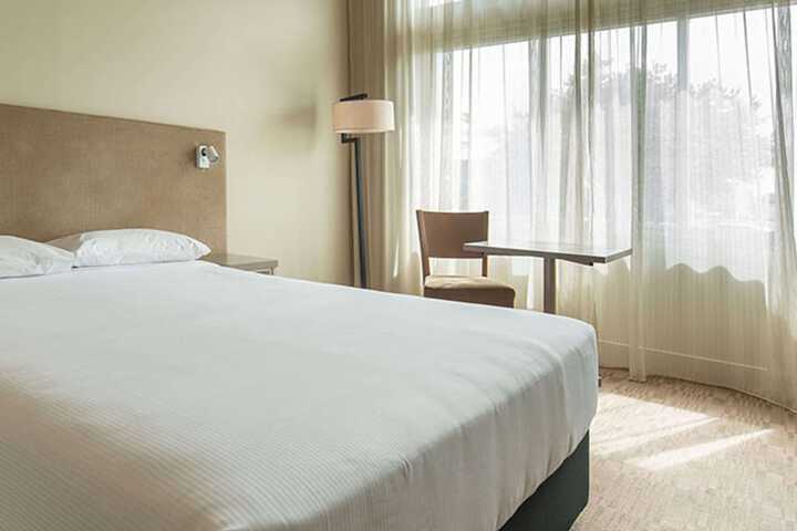 Room 30 of 68