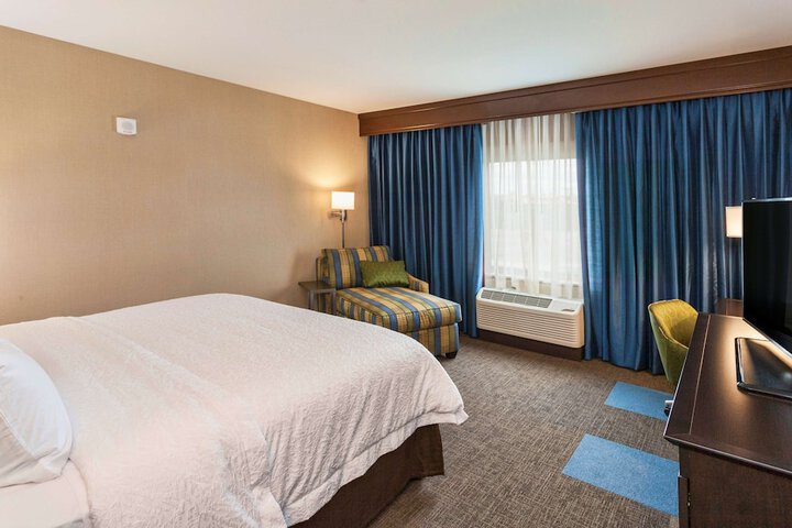 1 King Bed (14 of 17)