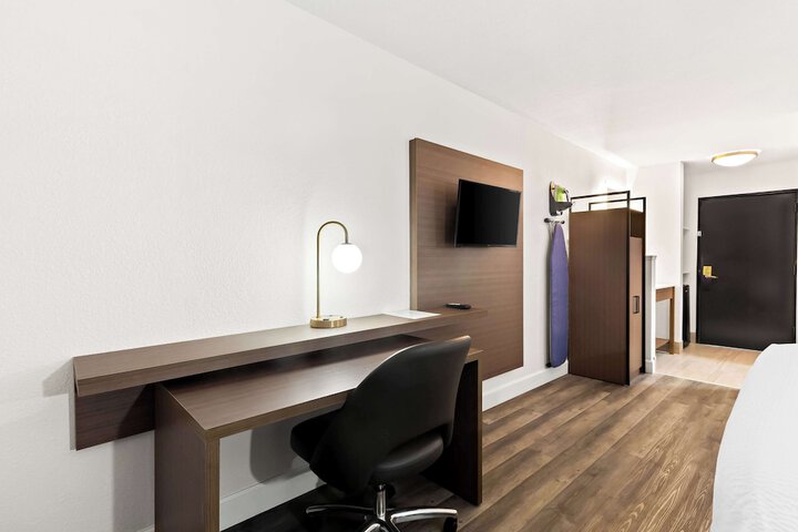 Motel 8