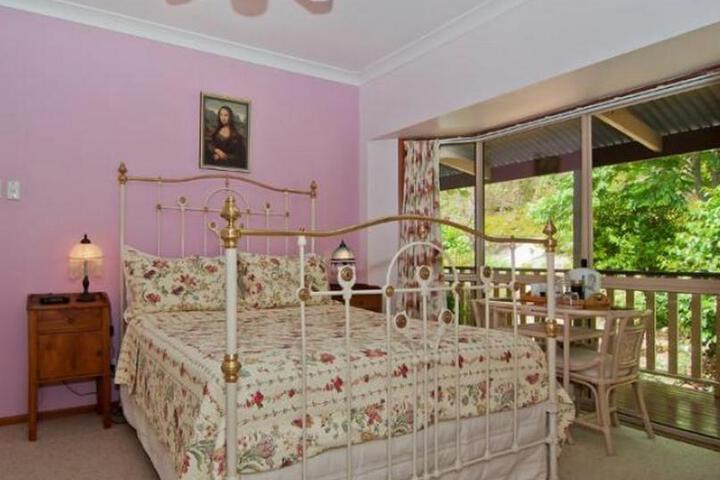 Room 2 of 7